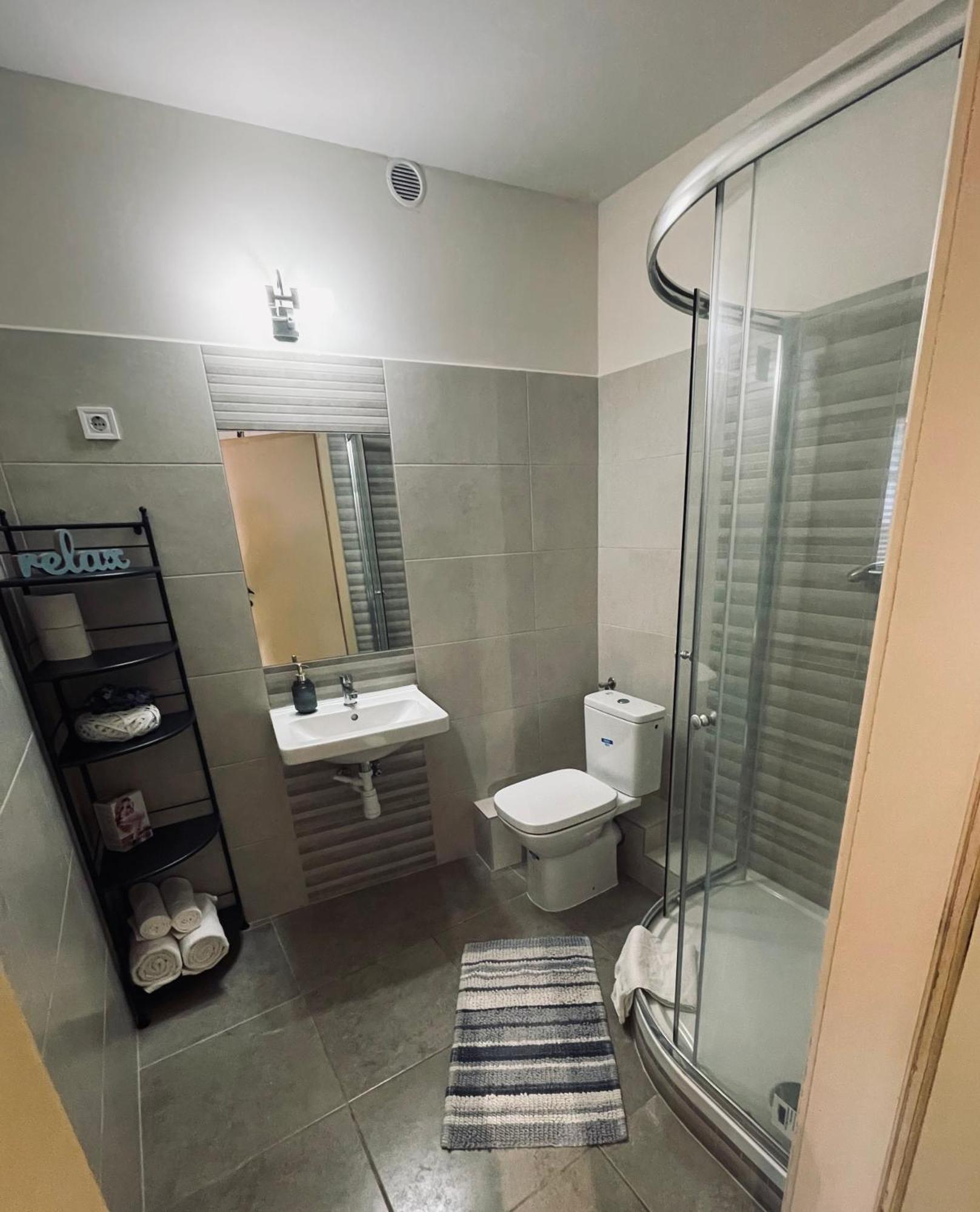 Downtown Apartments Deluxe เยอร์ ภายนอก รูปภาพ